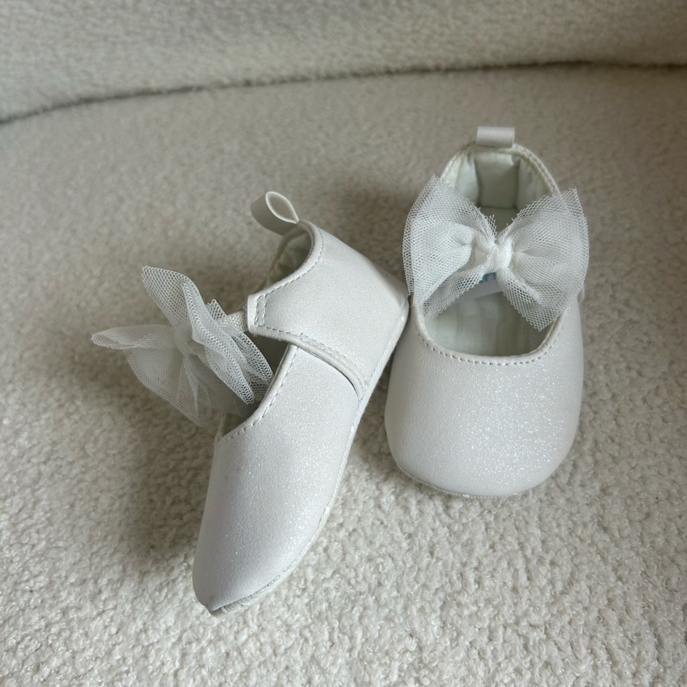 White Dress Shoes with Decorative Bow